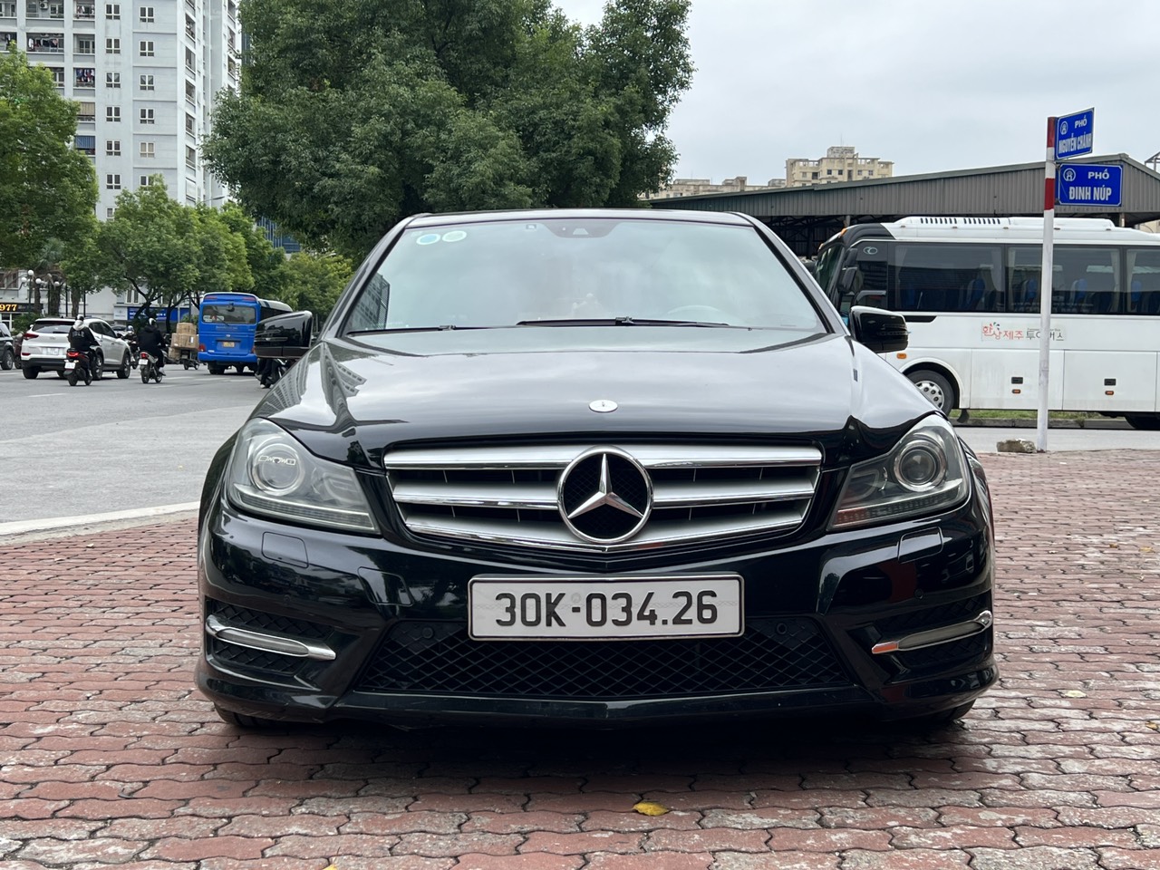 Mercedes-Benz C300 AMG 2011