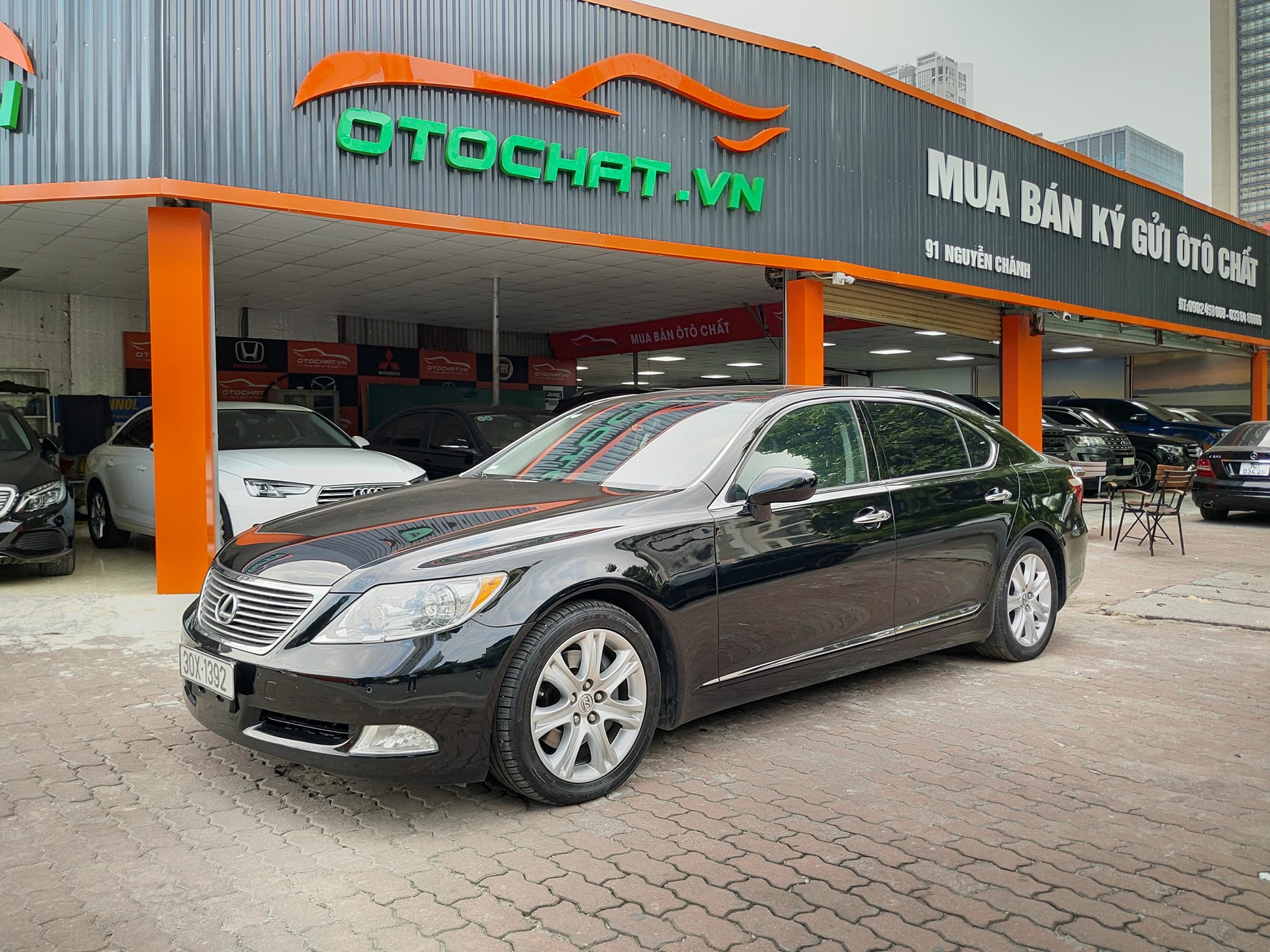 Lexus LS460 cũ đời 2008: “Chuyên cơ mặt đất” giá ngang xe phổ thông